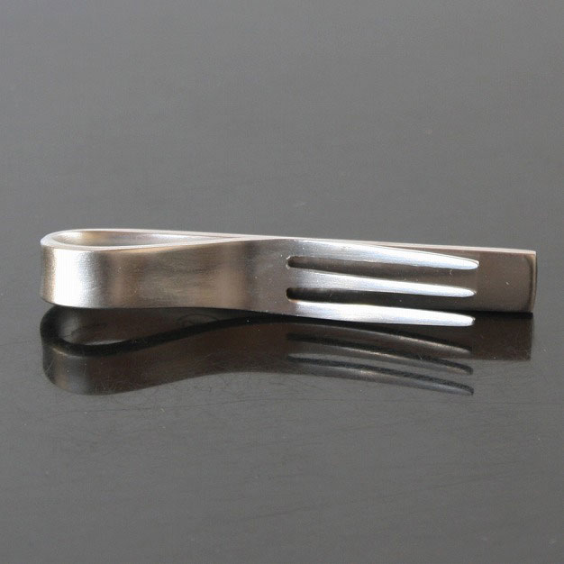 フォークモチーフネクタイピンを入荷