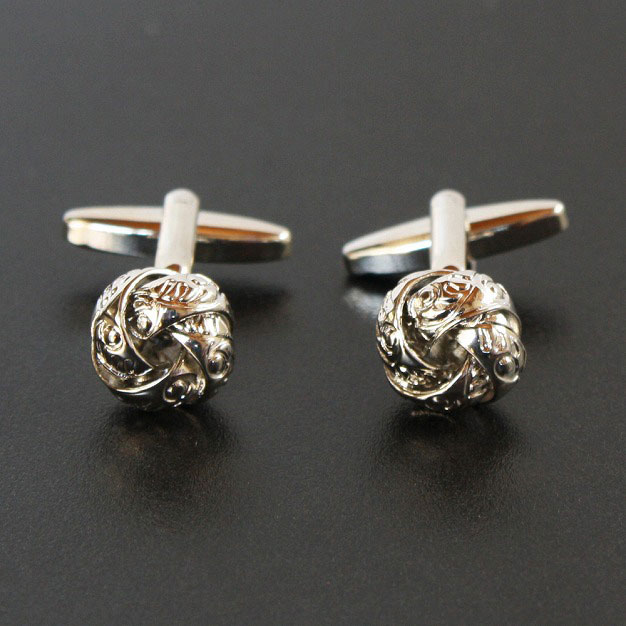 シルバーノットカフスボタンを入荷