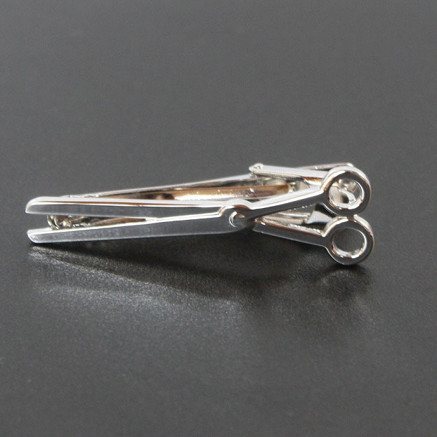 ハサミモチーフネクタイピンを入荷