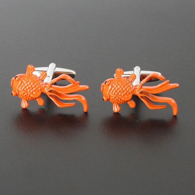 金魚モチーフカフスボタンを入荷