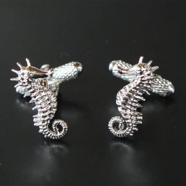 タツノオトシゴ・カフスを入荷