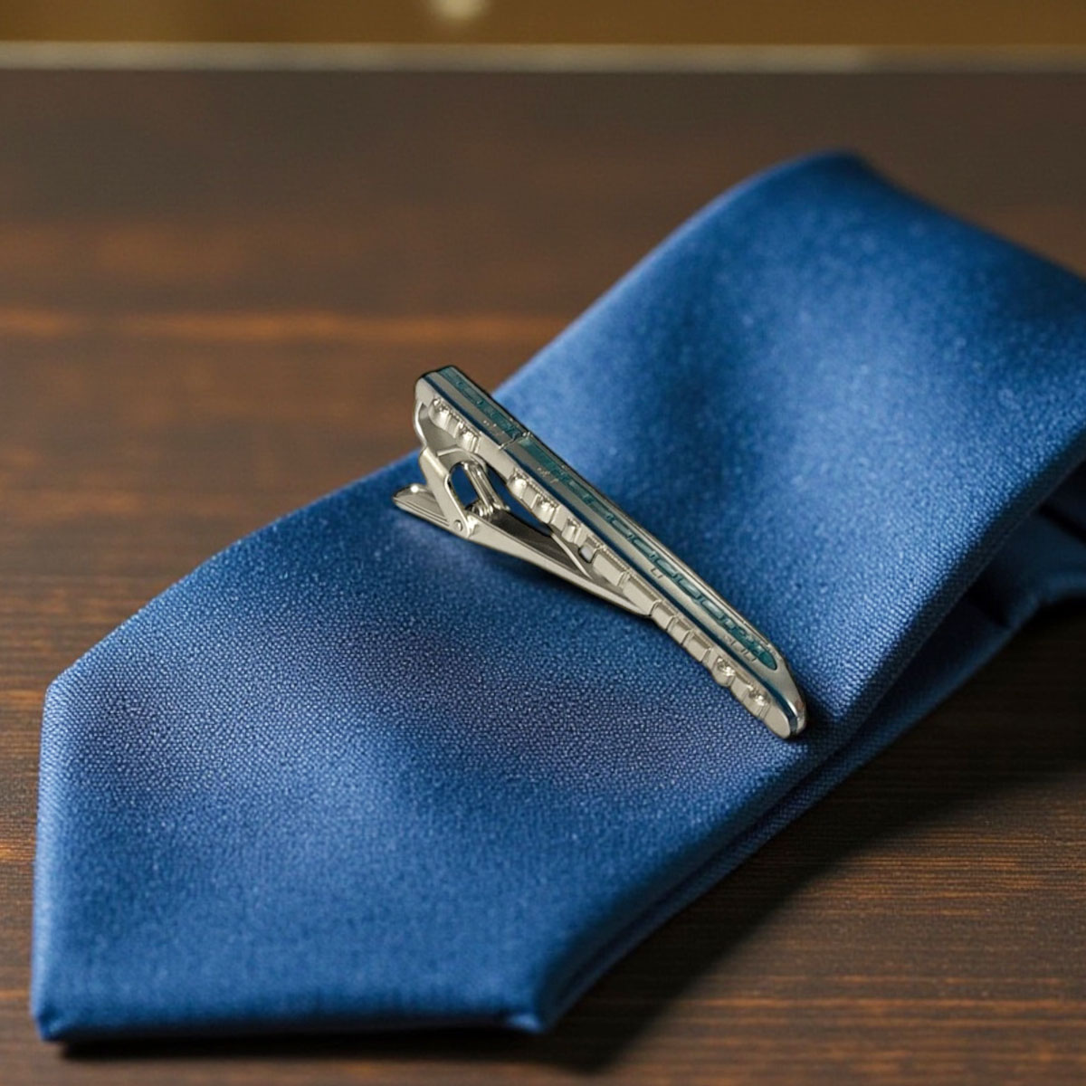 戦車ネクタイピン ネクタイピン（203㎜自走榴弾砲戦車） - メルカリ